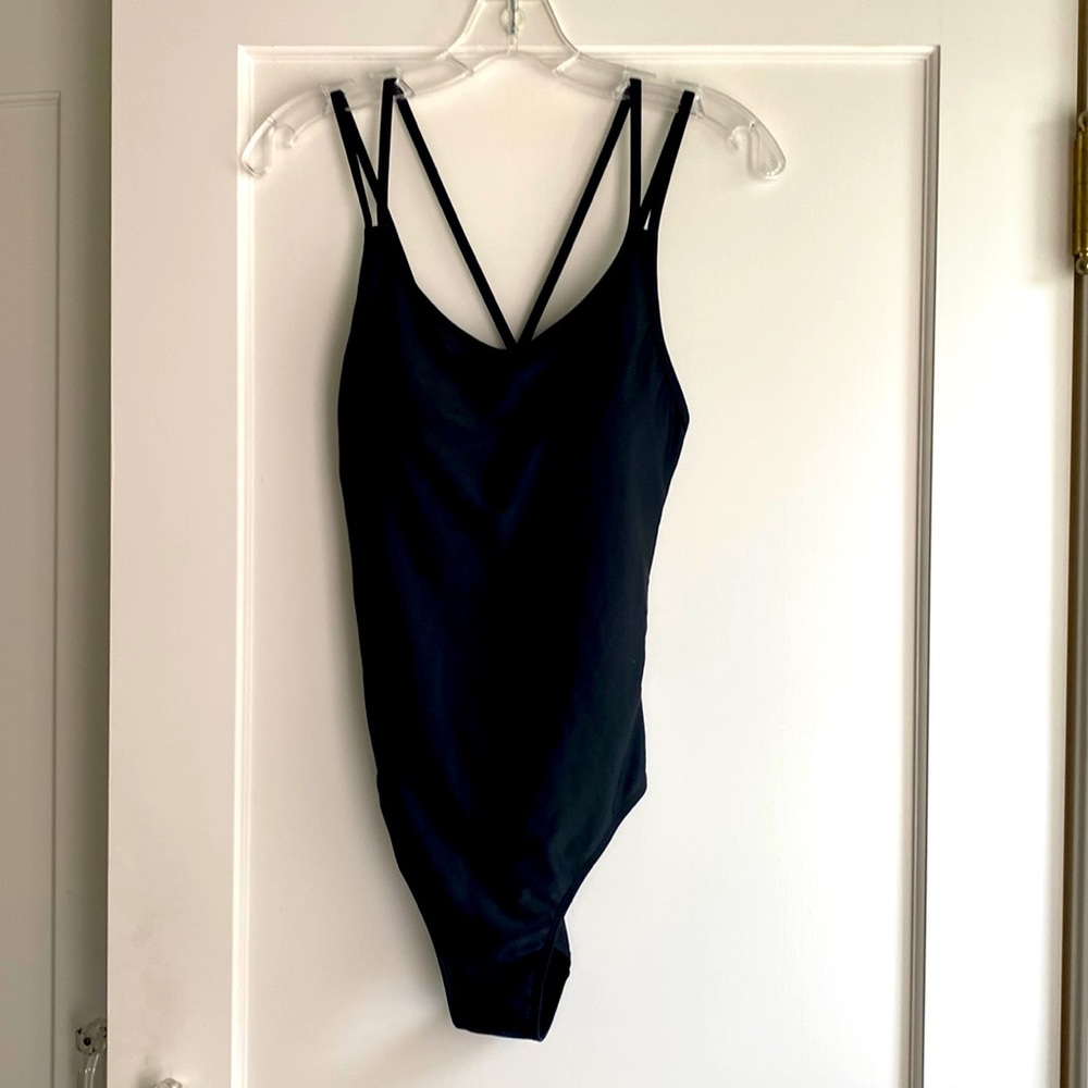 Double cross cross back swimsuit